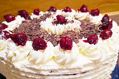 Die Schwarzwälder Kirschtorte darf nicht fehlen