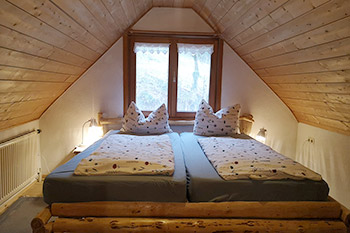 Elternschlafzimmer mit Doppelbett