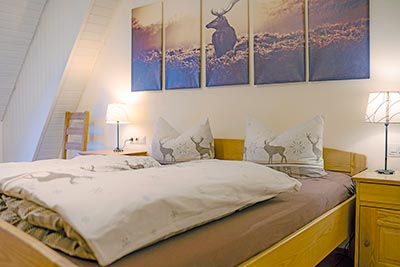 Schlafzimmer mit Doppelbett